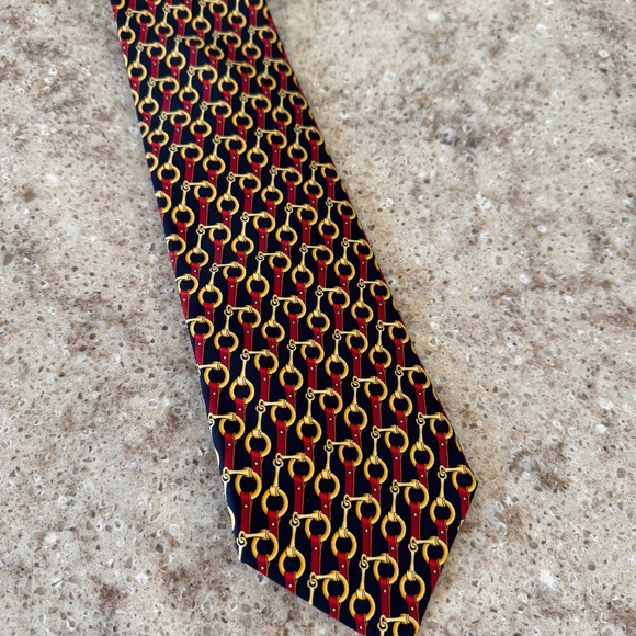 GUCCI MEN'S SILK TIE BRAND NEW WIDEST 3" 10 RED & NAVY BLUE WITH GOLD PATTERN - Picture 2 of 4
